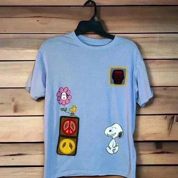 Peanuts Junior's "Keep on Smiling" Sz 3-5 Light Blue T-Shirt W Crocheted design - Picture 2 of 7